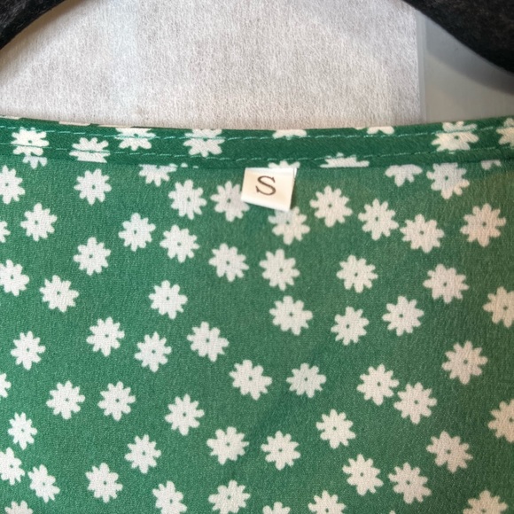 Shein green floral wrap - Picture 3 of 6